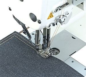 Double needle lockstitch sewing machine